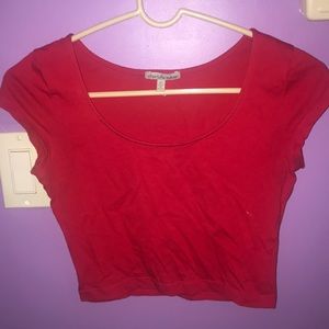 Basic red shirt sleeve crop top